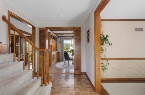 Waldron House | Coves Retreat: Close to MAJOR INTERNATIONAL SPORTING EVENT 2026 with lake and 5 king beds!