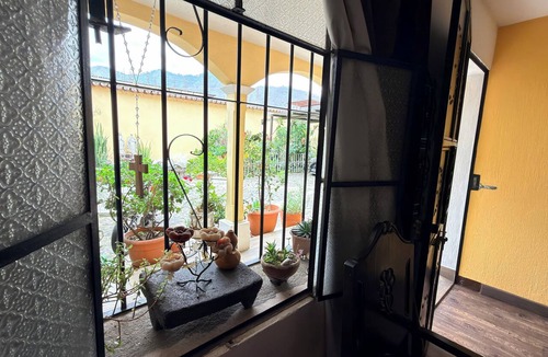 Antigua Guatemala House | Cozy 1-bedroom house in beautiful Antigua Guatemala.