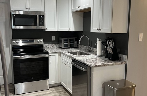 Fowler Apartment | Cozy 1-bedroom apartment located right outside of Quincy, IL.
