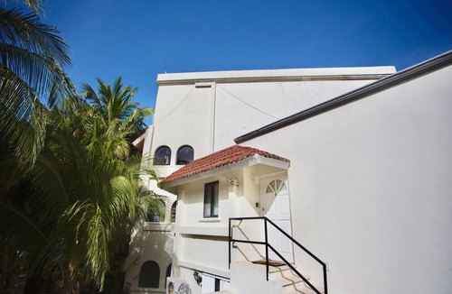 Zona Hotelera Apartment | Cozy 1BD with pool,one block from the beach