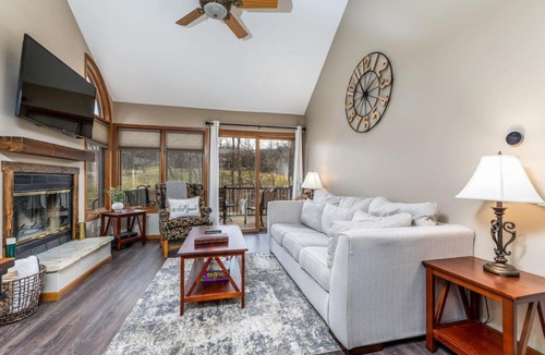 The Galena Territory House | Cozy at Creekwood Getaway