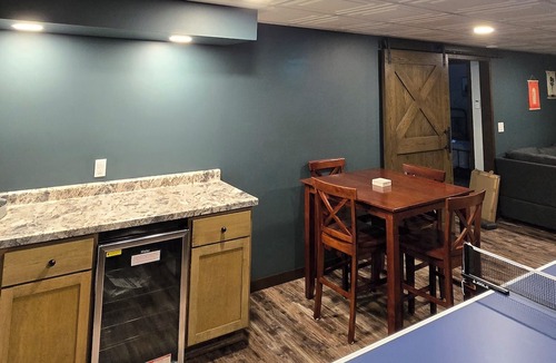 Decorah House | Cozy fall getaway with hot tub, fire pit & family fun near Decorah- sleeps 12