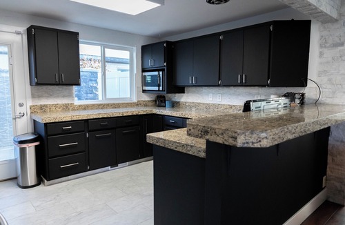 Sandy House | Cozy home with a pool, hot tub & steam shower