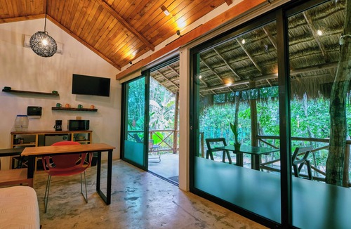 Cozumel Cabin | Cozy Jungle Retreat- Hot tub, Private Pool & Breakfast - 5 mins to Beach
