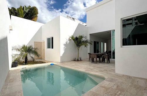 Merida Apartment | Cozy Queen Suite with Pool & Wi-Fi in North Mérida