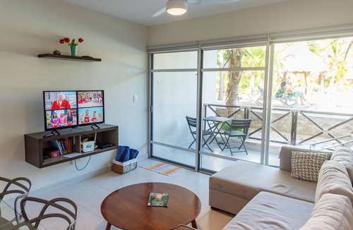 Merida Apartment | Cozy unit by the Pool, Fiber Optic, 70m to Ocean