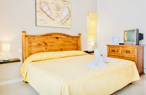 Playacar Bed & Breakfast | Deluxe Comfort Balcony Room With Swimming Pool Air Conditioning and Parking