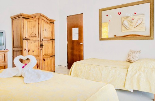 Playacar Bed & Breakfast | Deluxe Comfort Balcony Room With Swimming Pool Air Conditioning and Parking