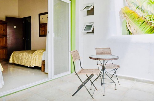 Playacar Bed & Breakfast | Deluxe Comfort Balcony Room With Swimming Pool Air Conditioning and Parking