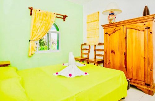 Playacar Bed & Breakfast | Deluxe Family Budget Balcony Room with Pool Playacar Ii