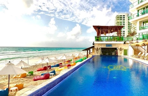 Punta Cancun Apartment | Deluxe ocean view with kitchenette at Hotel Ocean Dream Cancun