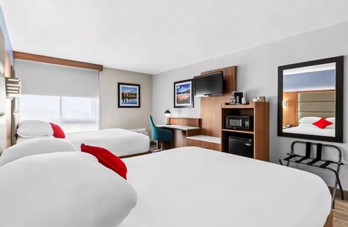 Cheyenne Hotel | Deluxe Two Queen Beds | Modern Room Near Wyoming State Capitol with Pool