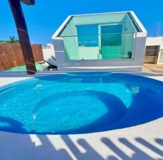 Centro Apartment | Duplex with Rooftop Plunge Pool short walk to Beach