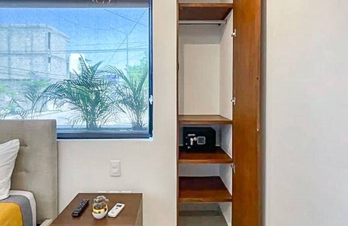 Zazil-ha Apartment | "El Nómada" ~ROOFTOP POOL~ Peaceful but Close to It ALL ~ Walk to Beaches & 5ª