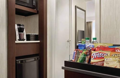 Deerfield Hotel | Embassy Suites by Hilton Chicago North Shore Deerfield