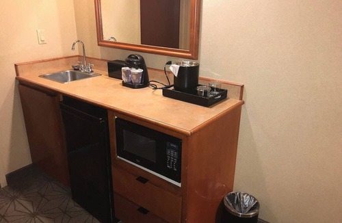 Portland Hotel | Embassy Suites by Hilton Portland Airport 2 Room Presidential Suite - 1 King Bed - Non-smoking