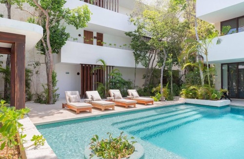 Playa Paraiso Condo | Endless CHI Oasis