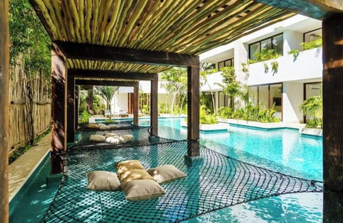 Playa Paraiso Condo | Endless CHI Oasis