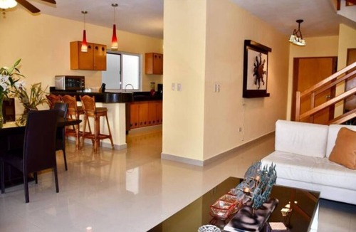 Villa Juarez House | Entire Home. 4 Bedroom Villa/close to beach/pool/200 mbps