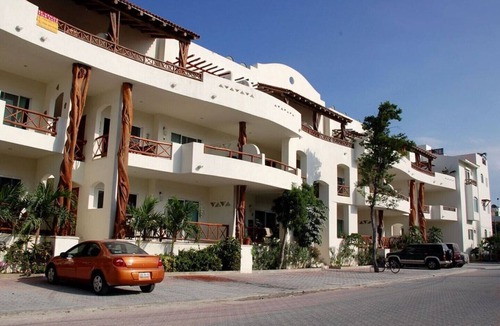 Gonzalo Guerrero Condo | ENTRANCE TO MAMITAS BEACH - STEPS TO 5TH AVENUE