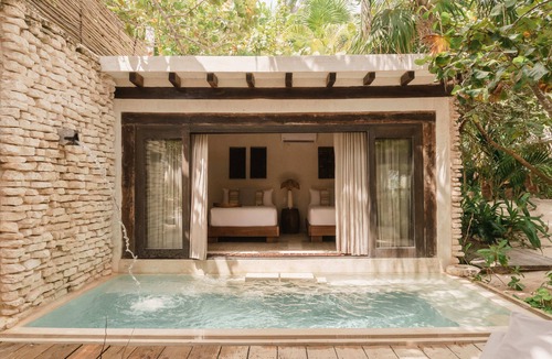 Zona Hotelera House | Exclusive Beachfront Villa with 4 Bedrooms