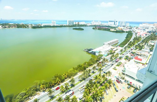 Zona Hotelera Condo | EXCLUSIVO AMPLIO CONDOMINIO FTE AL MAR DE CANCUN.RENTA POR NOCHE POR MES,ANUAL.