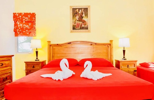 Playacar Bed & Breakfast | Executive Budget Room With Swimming Pool Air Conditioning and Parking