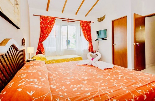 Playacar Bed & Breakfast | Executive Comfort Room With Swimming Pool Air Conditioning and Parking