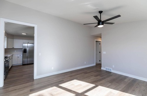 Berwick House | Exquisite Fully Renovated Home in Des Moines - Your Dream Home Awaits! WELCOME !