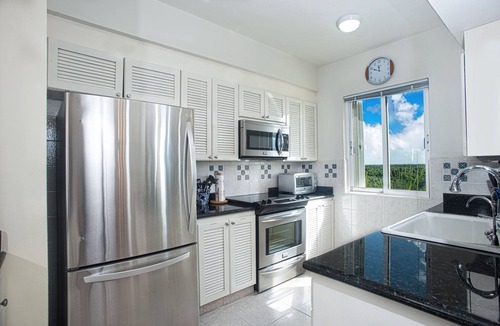 Zona Hotelera Norte Condo | Fabulous Beachfront Home-Family Friendly, Las Brisas 402 Reduc min stay 3 days n