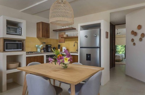 Puerto Aventuras Apartment | Family-Friendly Apartment with Pool & Fast WiFi
