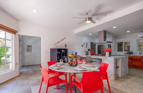 Akumal Condo | Family getaway in this charming townhouse just steps away from Yal Ku Laggon!