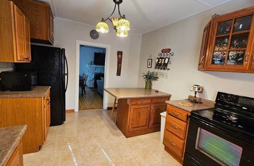 Grubville House | Farmhouse Retreat - Sleeps 10 - 1hr from STL