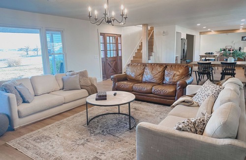 Brookline Station House | Farmstay at The Lodge at Cedar Bluff Farms