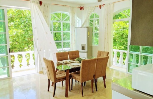 Centro Apartment | Finca Tropical: 18 bedroom house with pool, 1 minute from the beach
