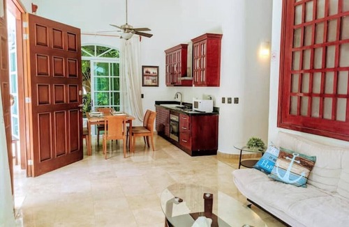 Centro Apartment | Finca Tropical: 18 bedroom house with pool, 1 minute from the beach