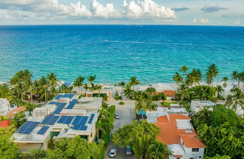 Playacar Fase I Apartment | Free laundry. Studio w/2 beds. AC + Shower. 1mn walk to a beautiful beach.