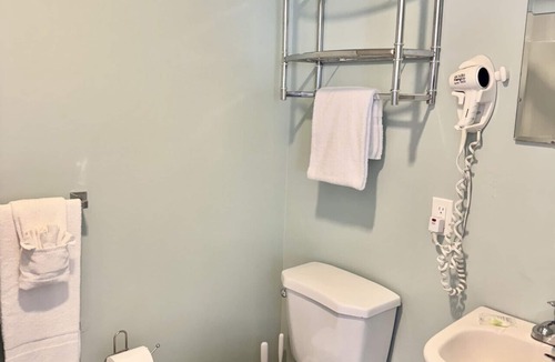 Hulls Cove Hotel | Gallagher`s Travels Room Eleven (King)