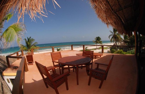 Zona Hotelera Apartment | Gorgeous Beach Front Studio with shared Small Pool