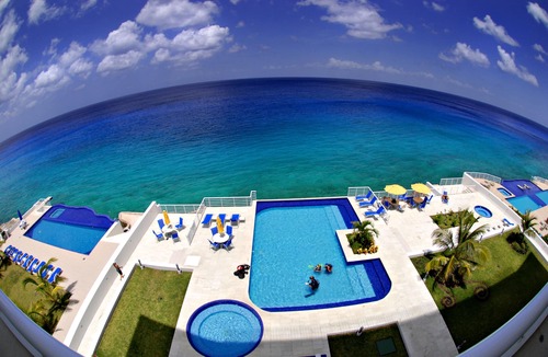 Zona Hotelera Norte Condo | Gorgeous Condo, Amazing Oceanfront views , Great Snorkeling out-front!