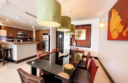 Downtown Apartment | Great 2 bedrooms condo just steps from the enchanting turquoise water
