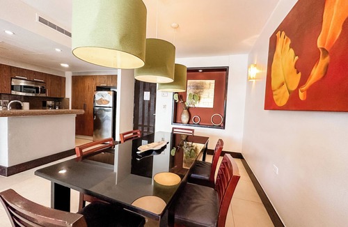 Downtown Apartment | Great 2 bedrooms condo just steps from the enchanting turquoise water
