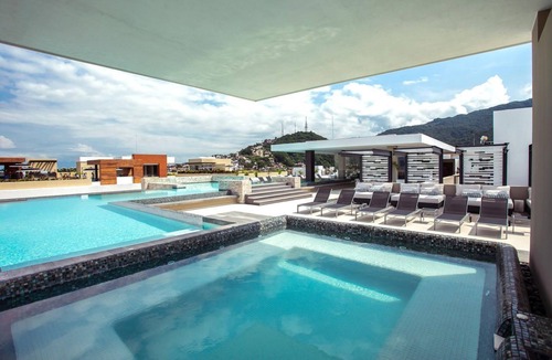 Emiliano Zapata Condo | Heart of Zona Romantica, Loft268, Ocean Facing Balcony, Large Rooftop Pool/Spa