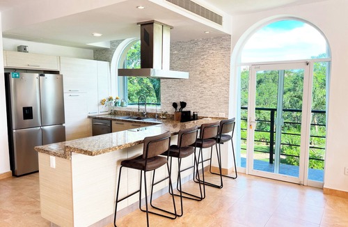 Puerto Aventuras Apartment | High-End Waterfront Condo at Secrets Waters, Hot tube.