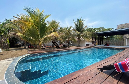El Paredon Hotel | Hot Chipilin El Paredon