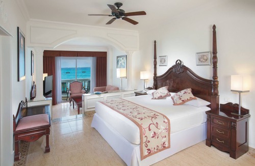 Punta Cancun Resort | Hotel Riu Palace Las Americas - Adults Only- All Inclusive