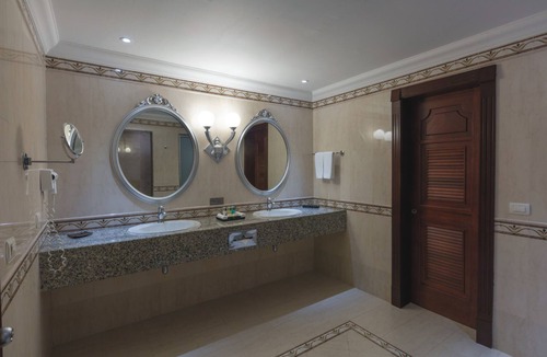 Punta Cancun Resort | Hotel Riu Palace Las Americas - Adults Only- All Inclusive