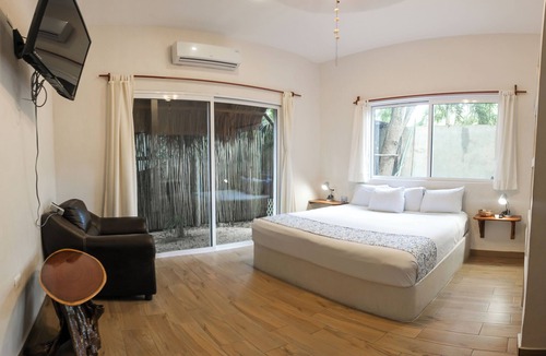 Mario Villanueva Madrid Hotel | Hotel & Suites Oasis Bacalar "Suite Toucan"