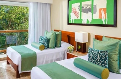 Centro Hotel | Hotel with 2 bedrooms and AC in soothing Playa del Carmen