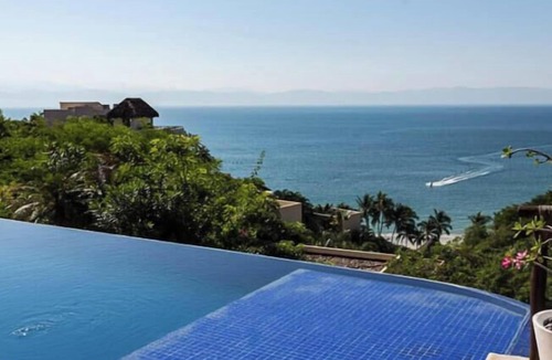 La Cruz de Huanacaxtle House | House